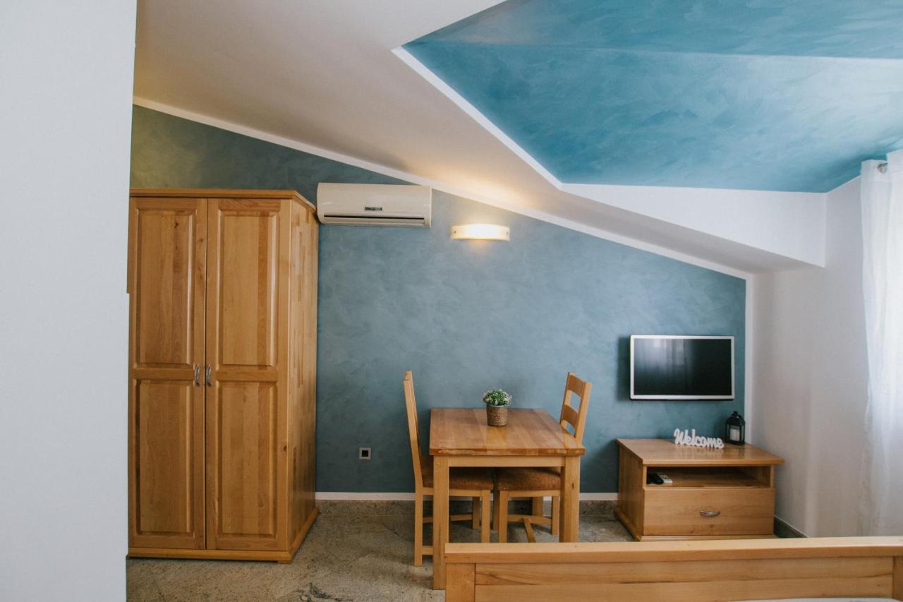 Blue Sea House Apartment โตรกีร์ ภายนอก รูปภาพ
