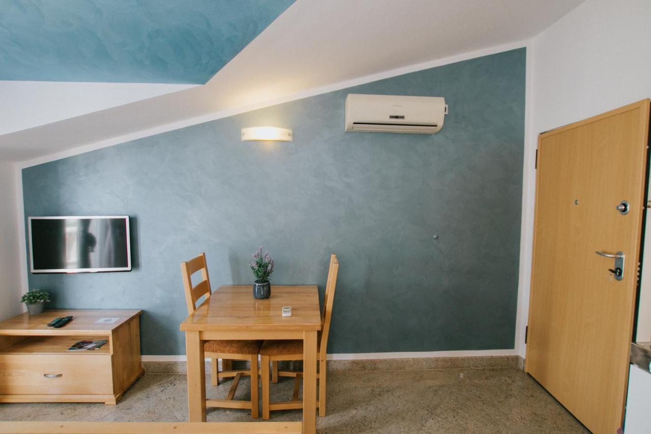 Blue Sea House Apartment โตรกีร์ ภายนอก รูปภาพ