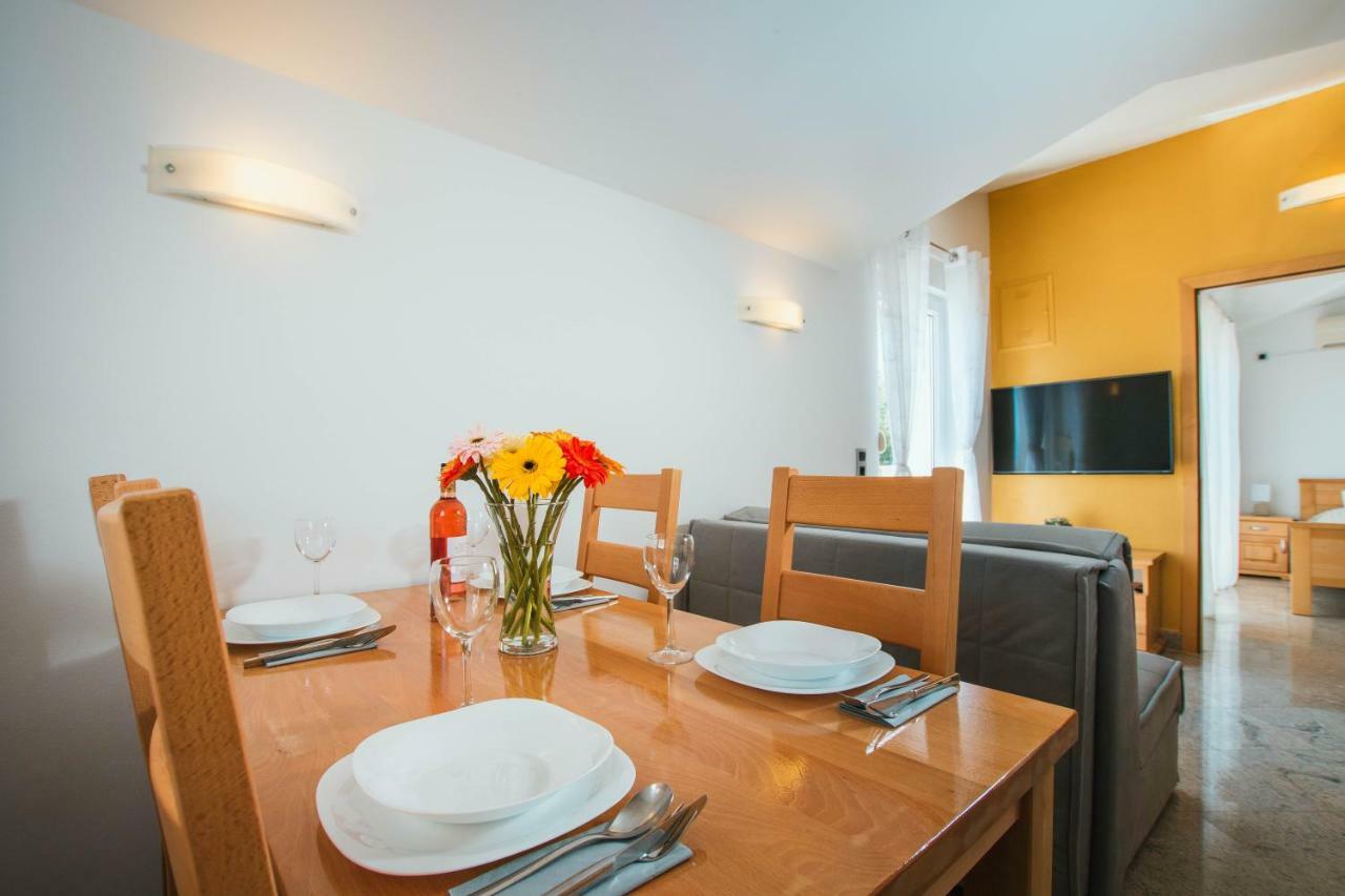 Blue Sea House Apartment โตรกีร์ ภายนอก รูปภาพ