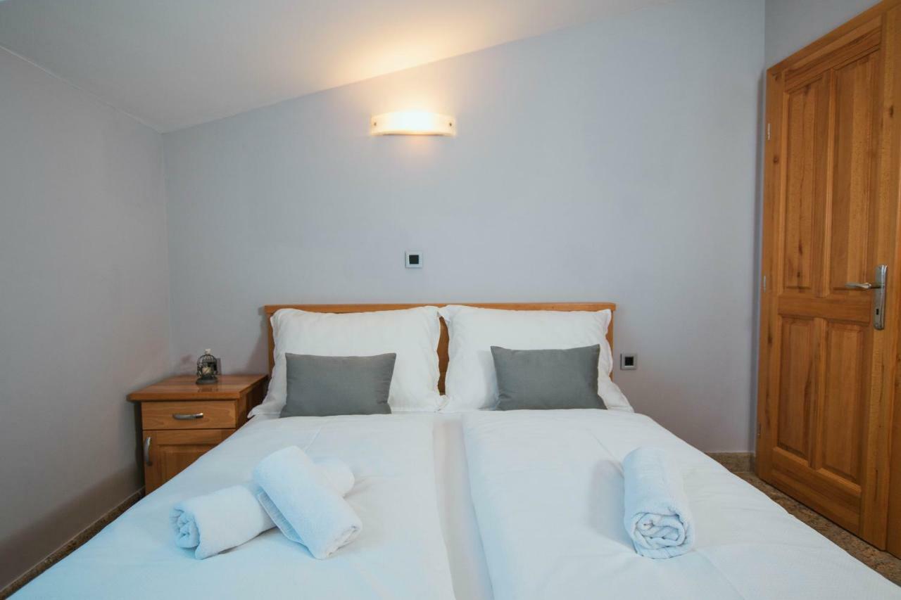 Blue Sea House Apartment โตรกีร์ ภายนอก รูปภาพ