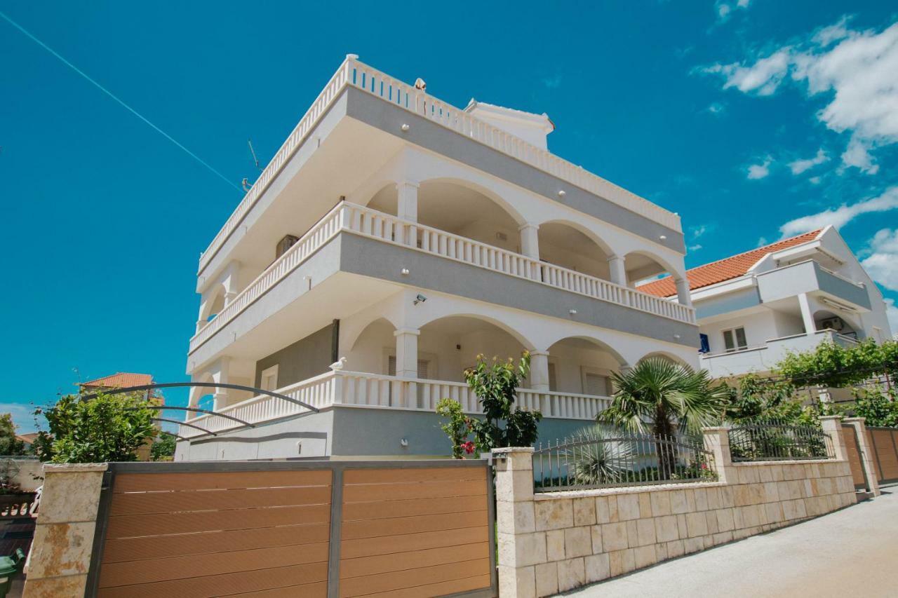 Blue Sea House Apartment โตรกีร์ ภายนอก รูปภาพ